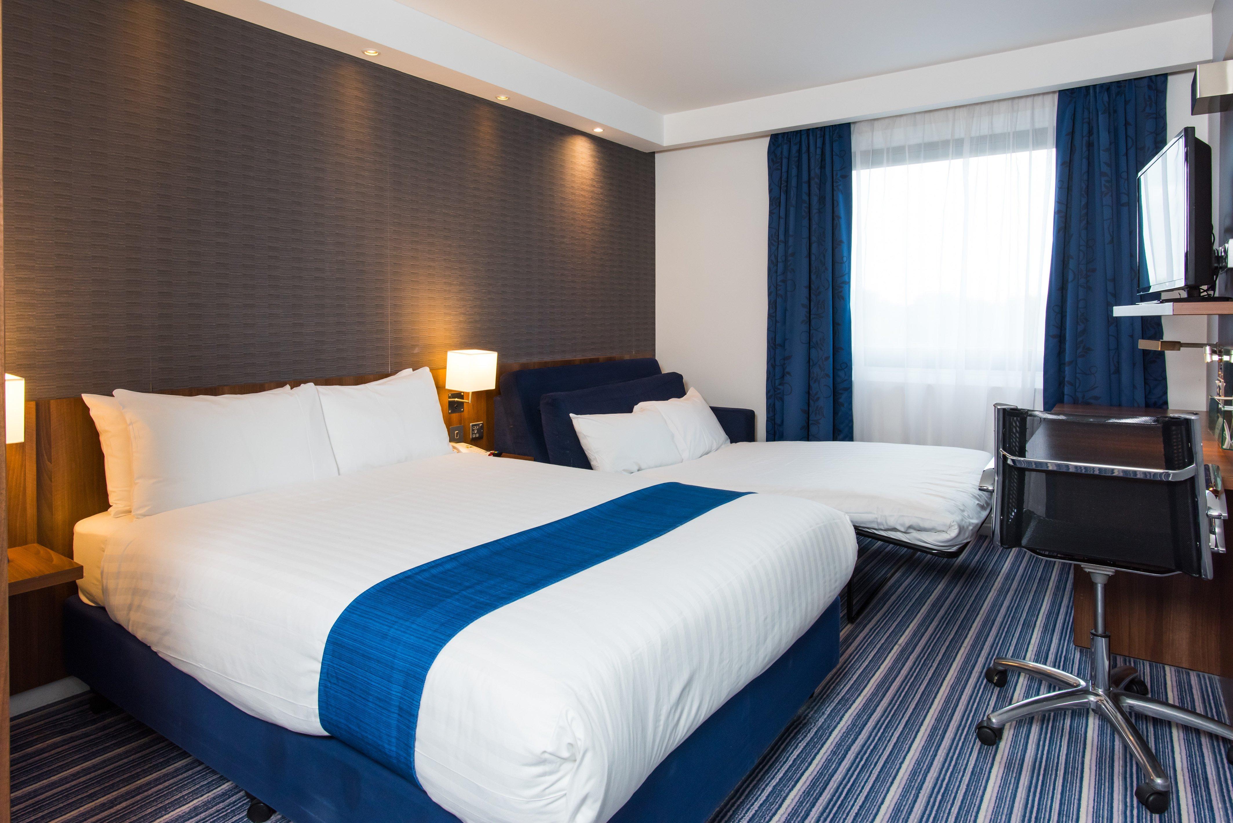 Holiday Inn Express Tamworth By Ihg Exterior photo