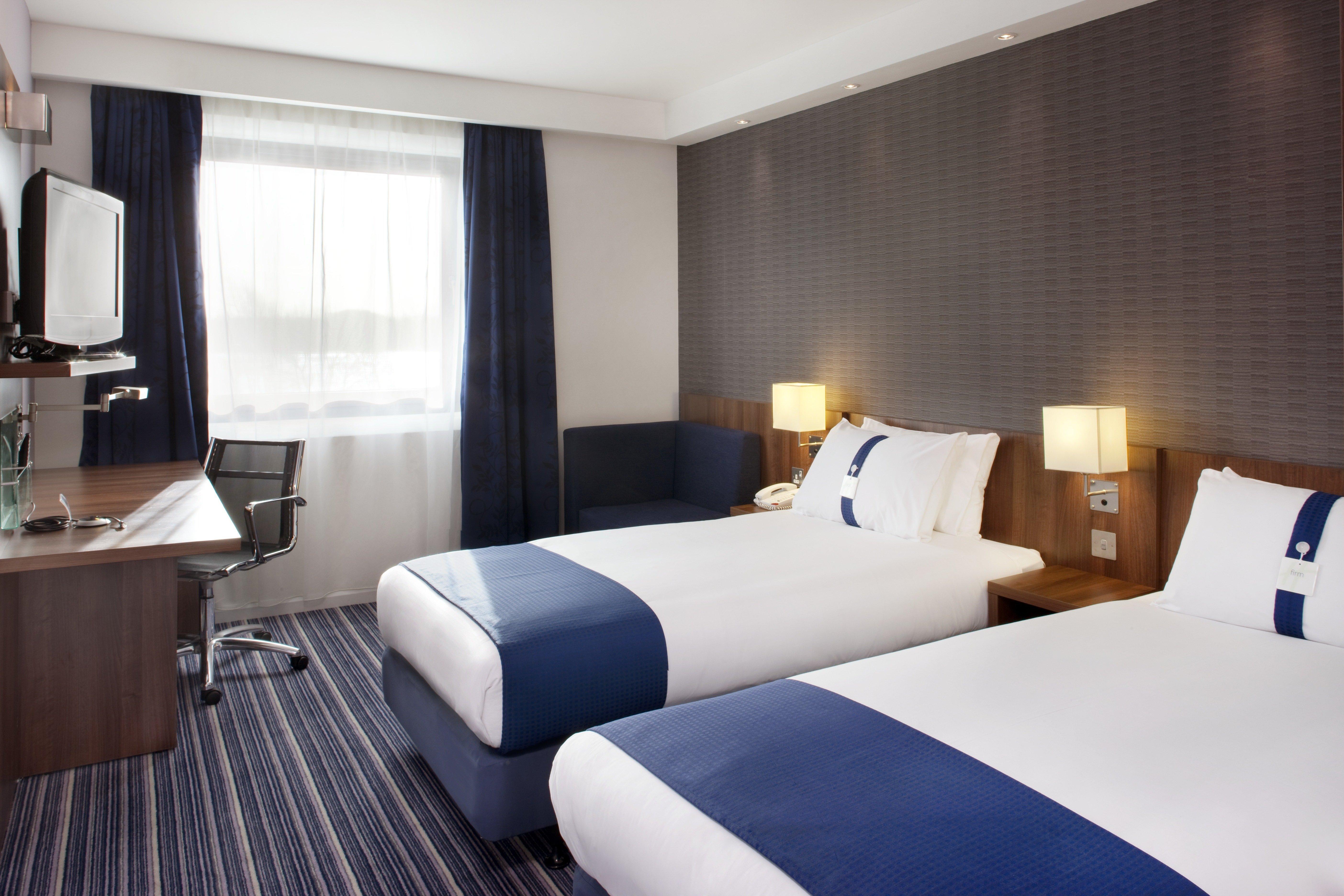 Holiday Inn Express Tamworth By Ihg Exterior photo