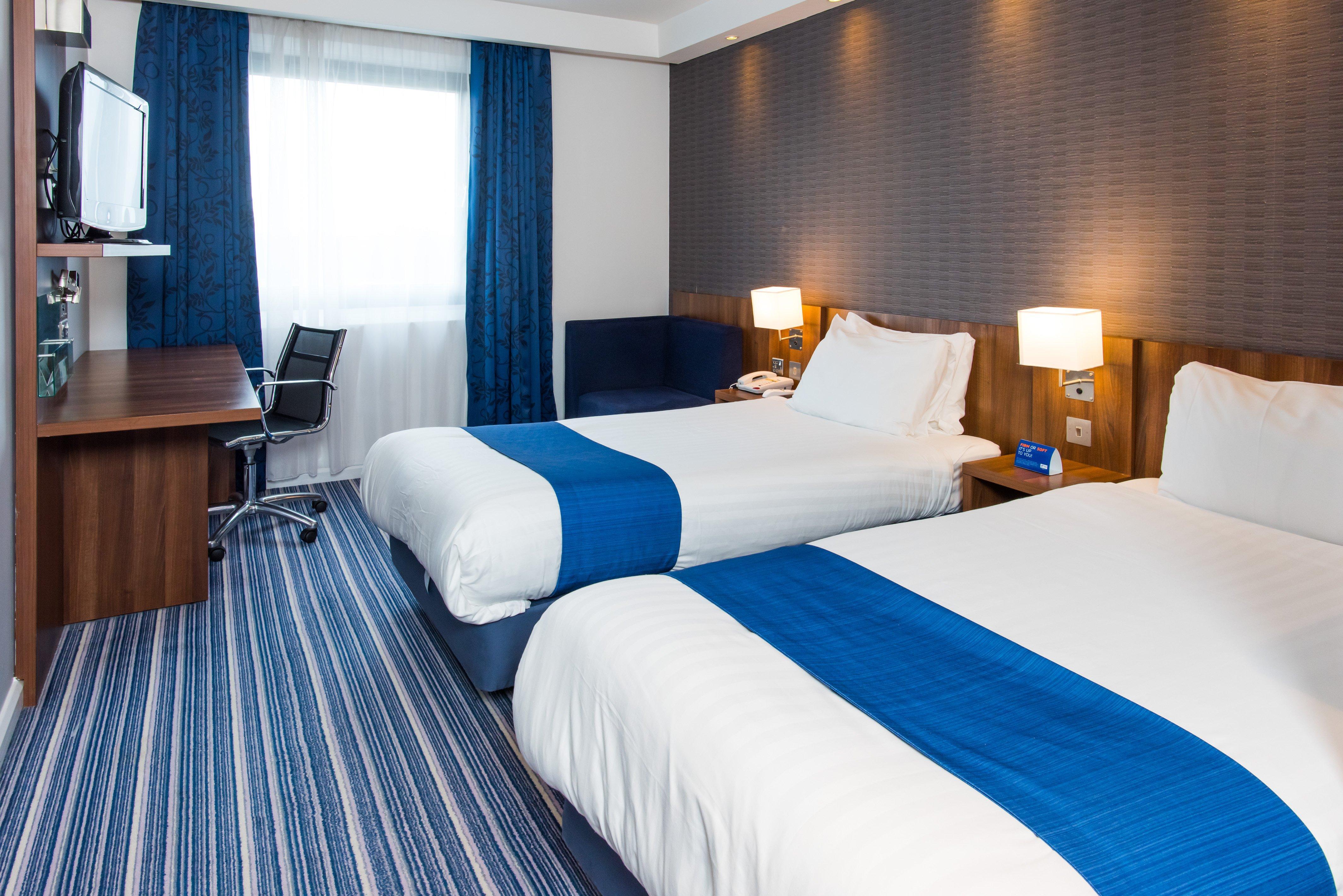 Holiday Inn Express Tamworth By Ihg Exterior photo