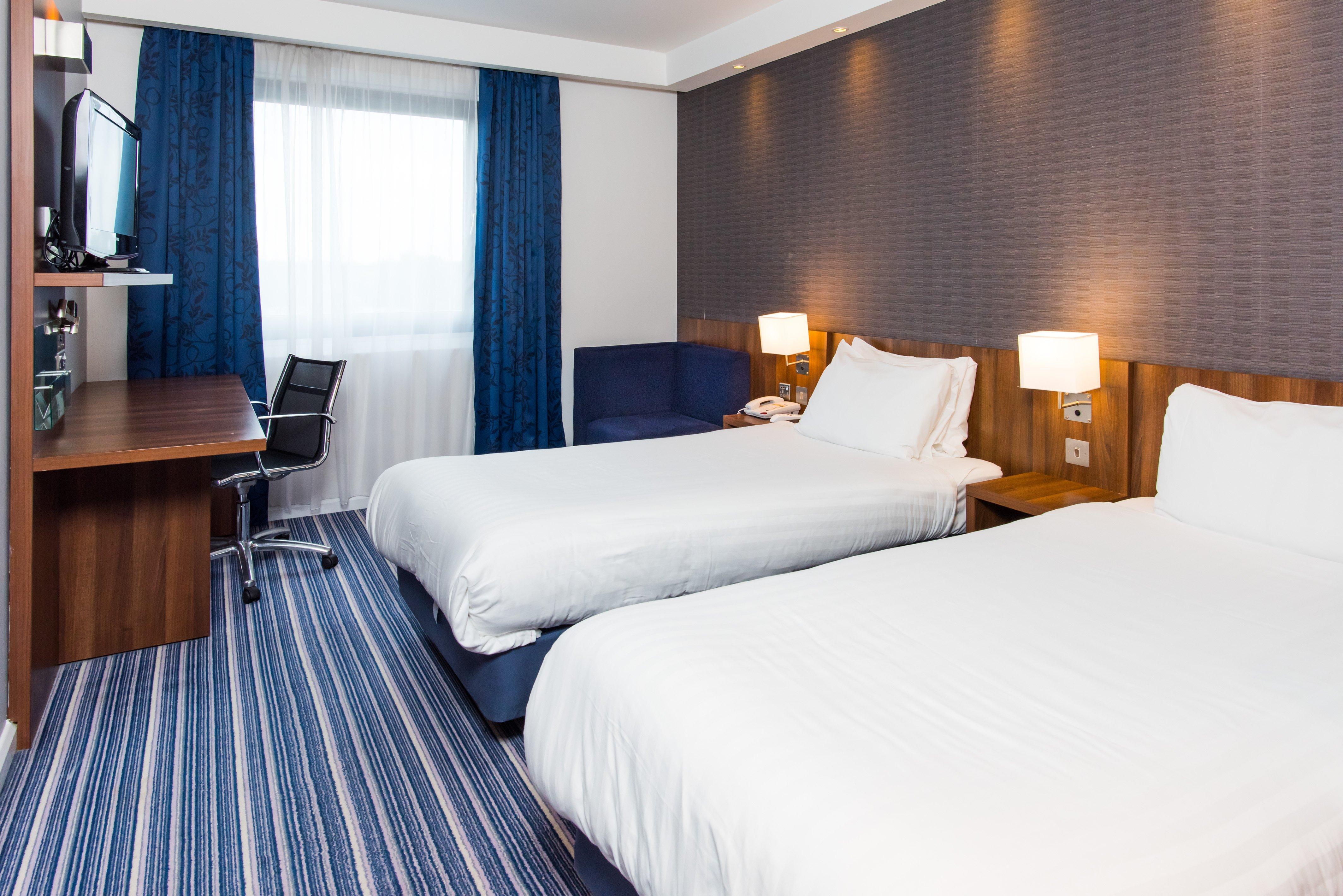 Holiday Inn Express Tamworth By Ihg Exterior photo