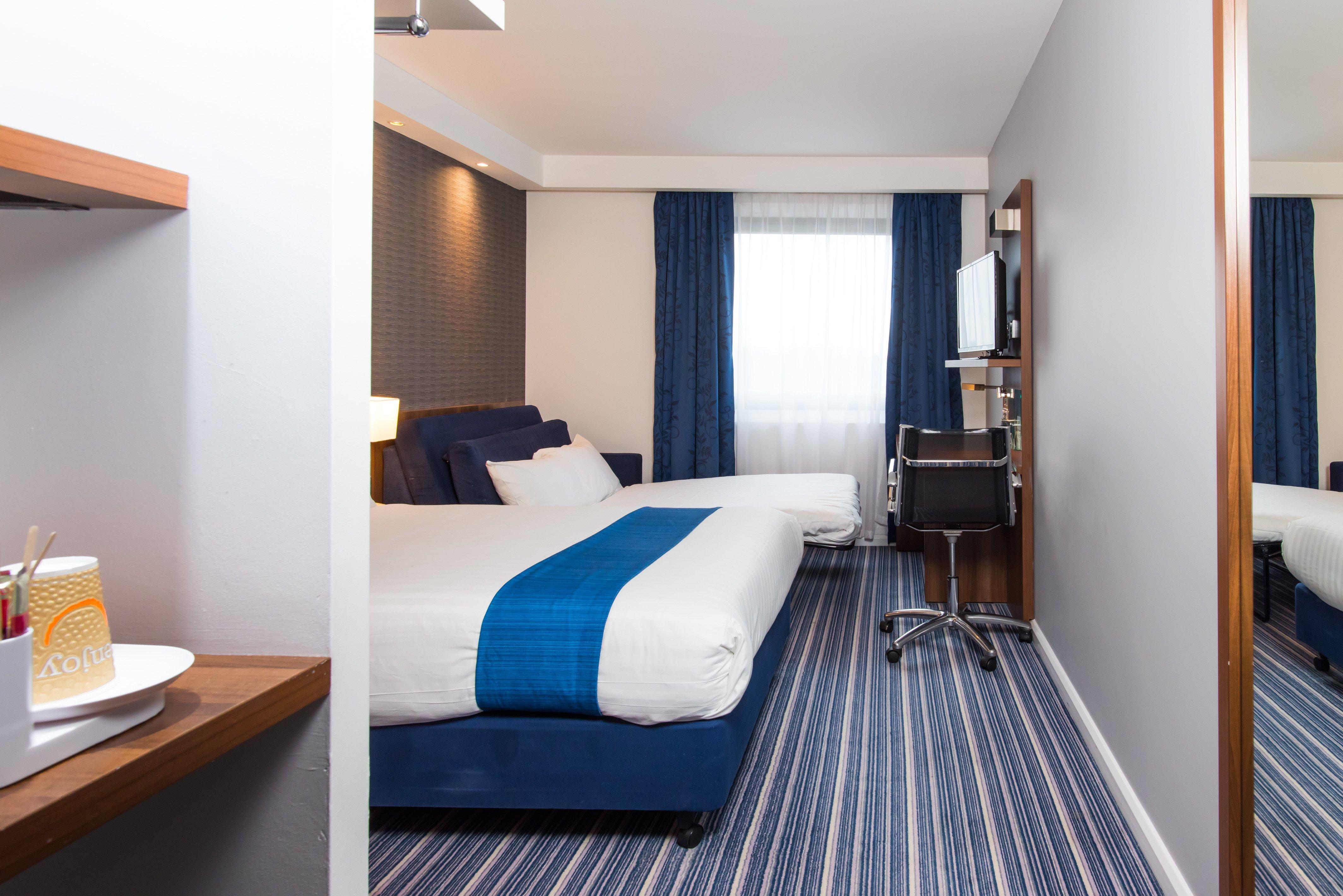 Holiday Inn Express Tamworth By Ihg Exterior photo