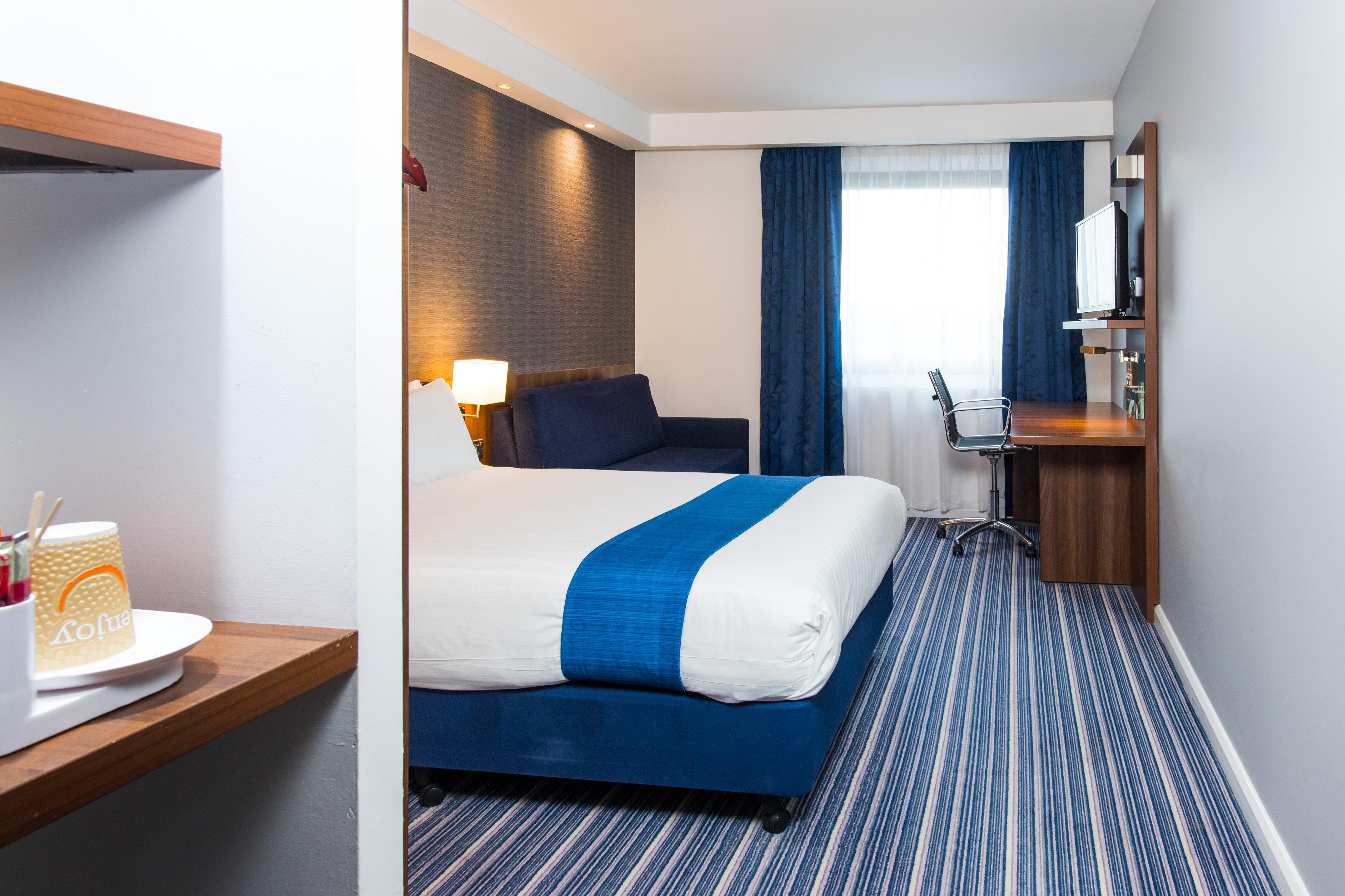 Holiday Inn Express Tamworth By Ihg Exterior photo