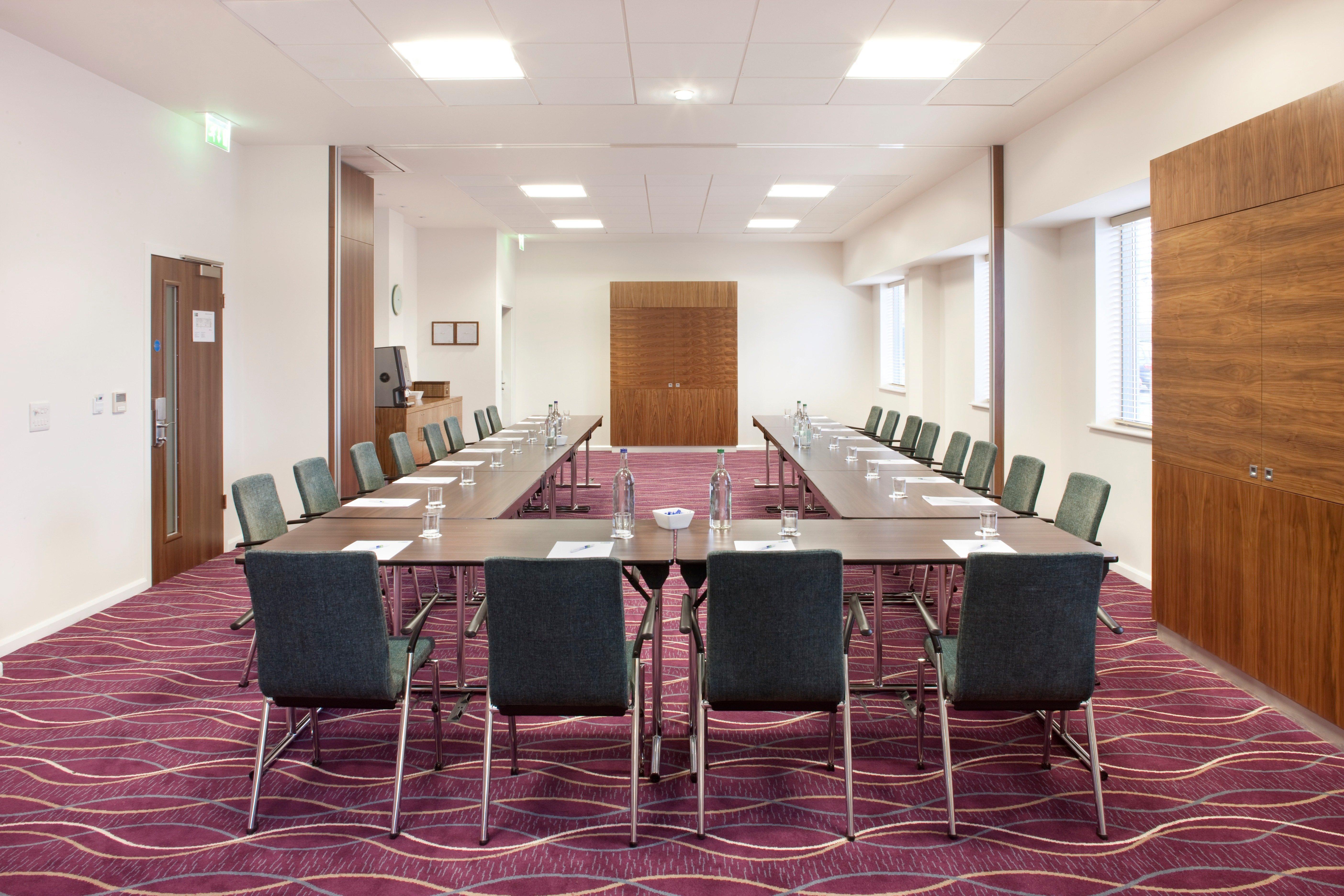 Holiday Inn Express Tamworth By Ihg Exterior photo