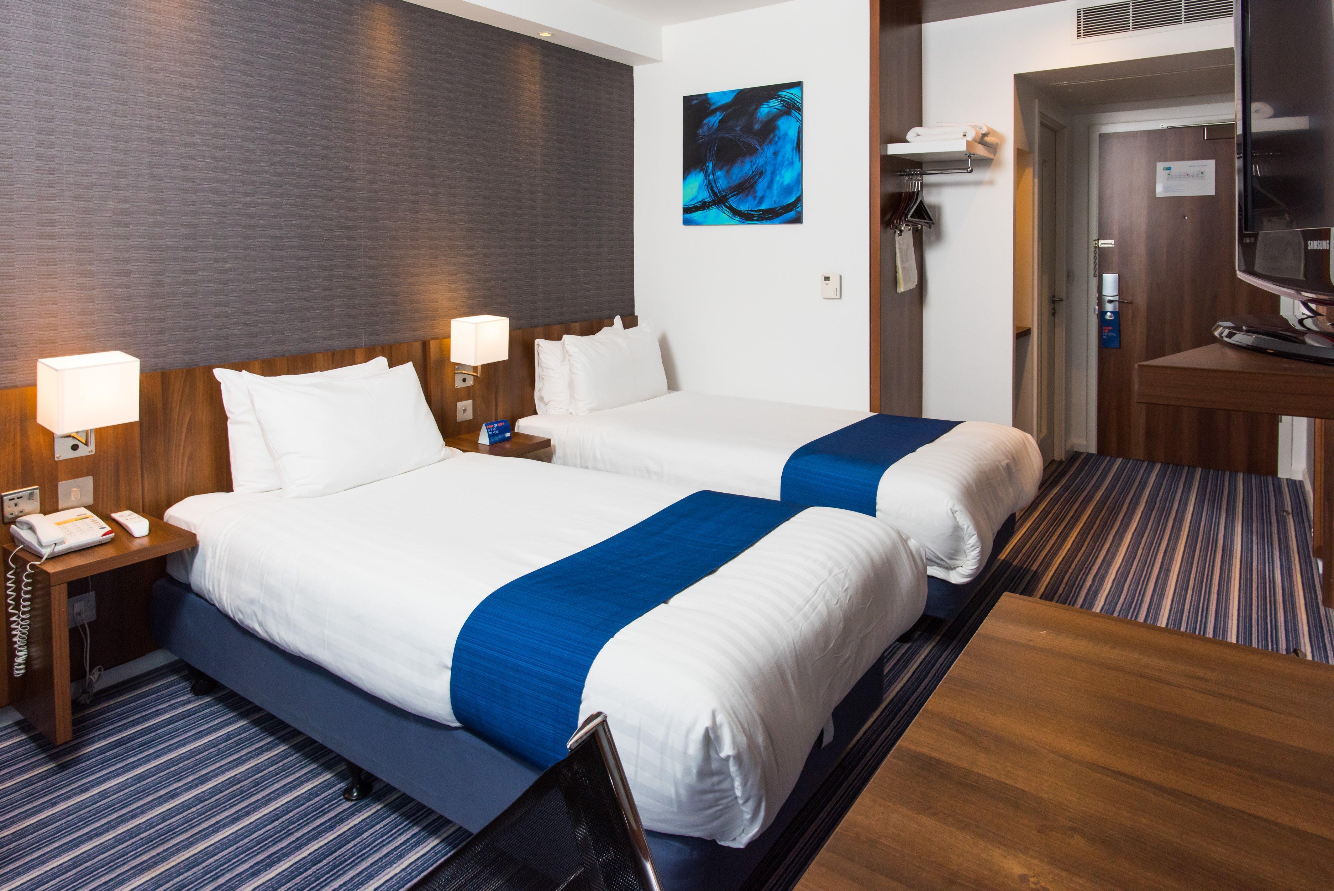 Holiday Inn Express Tamworth By Ihg Exterior photo