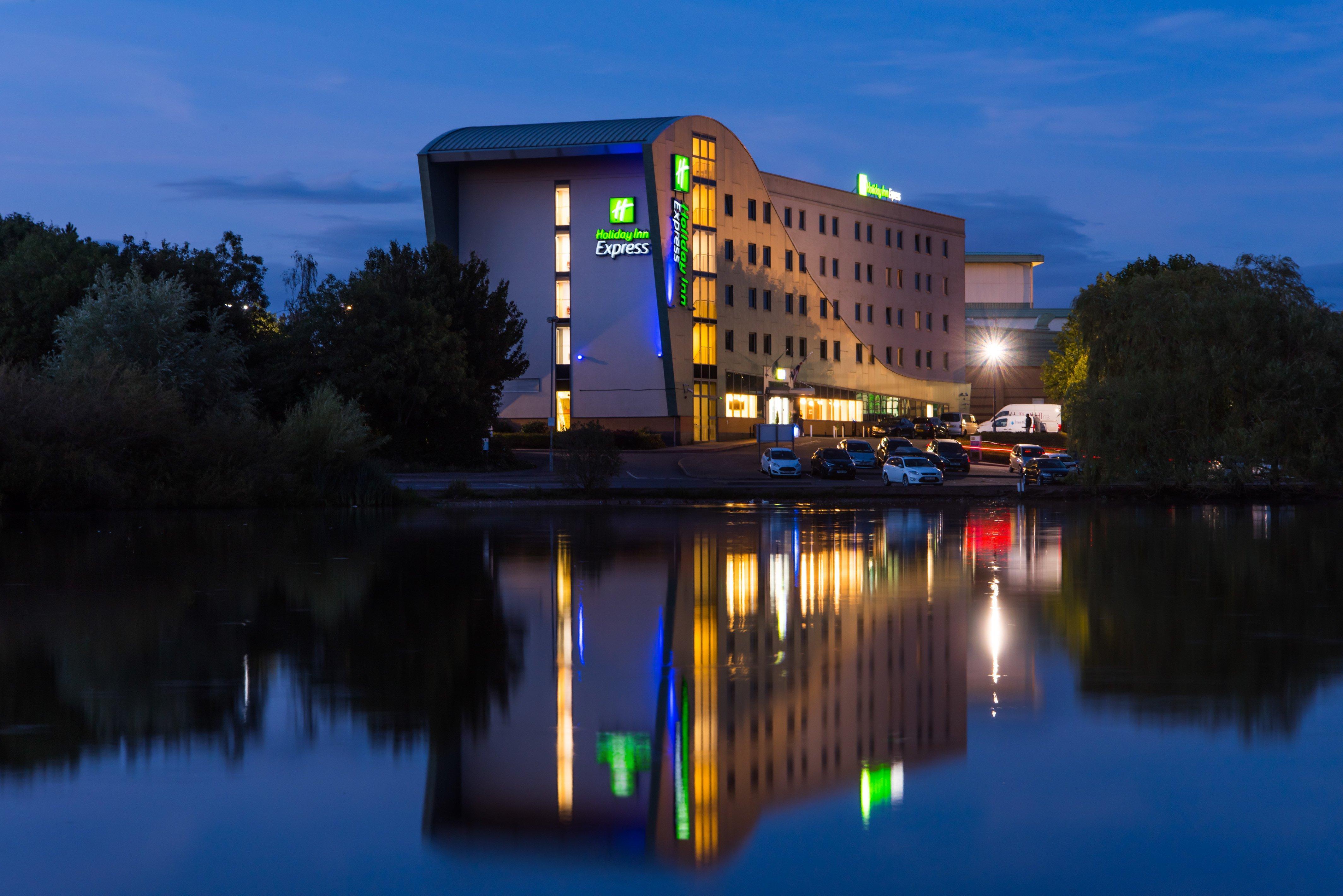 Holiday Inn Express Tamworth By Ihg Exterior photo