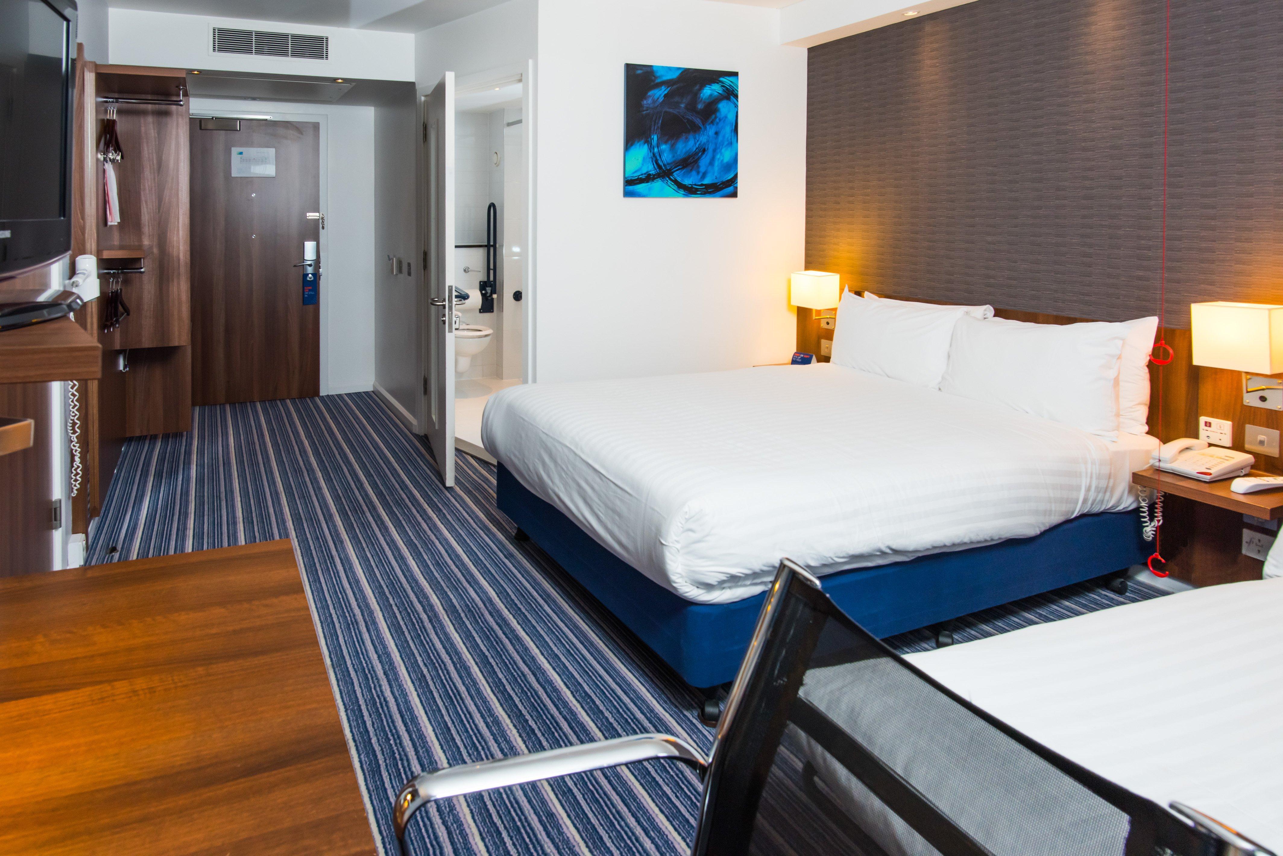 Holiday Inn Express Tamworth By Ihg Exterior photo