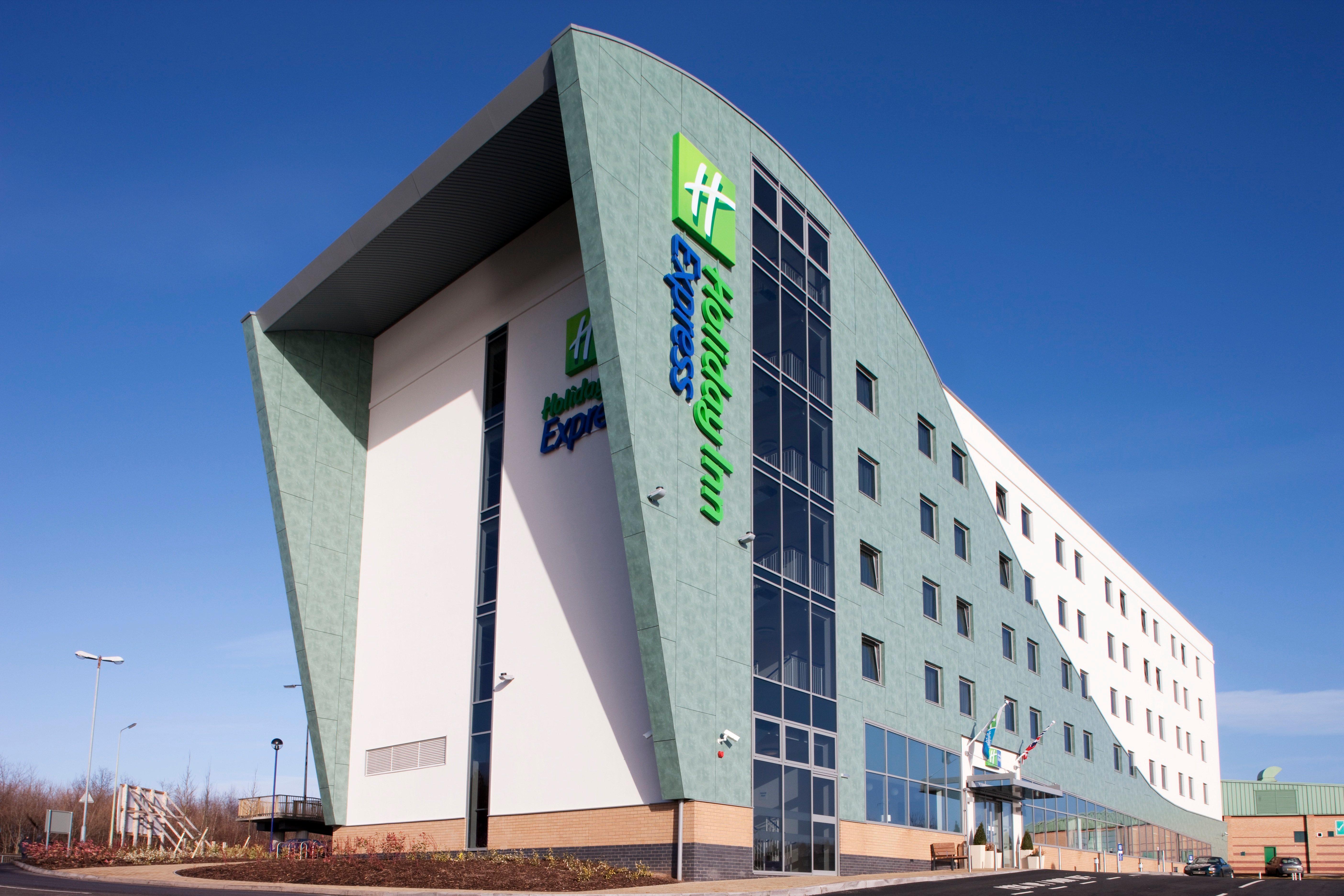 Holiday Inn Express Tamworth By Ihg Exterior photo