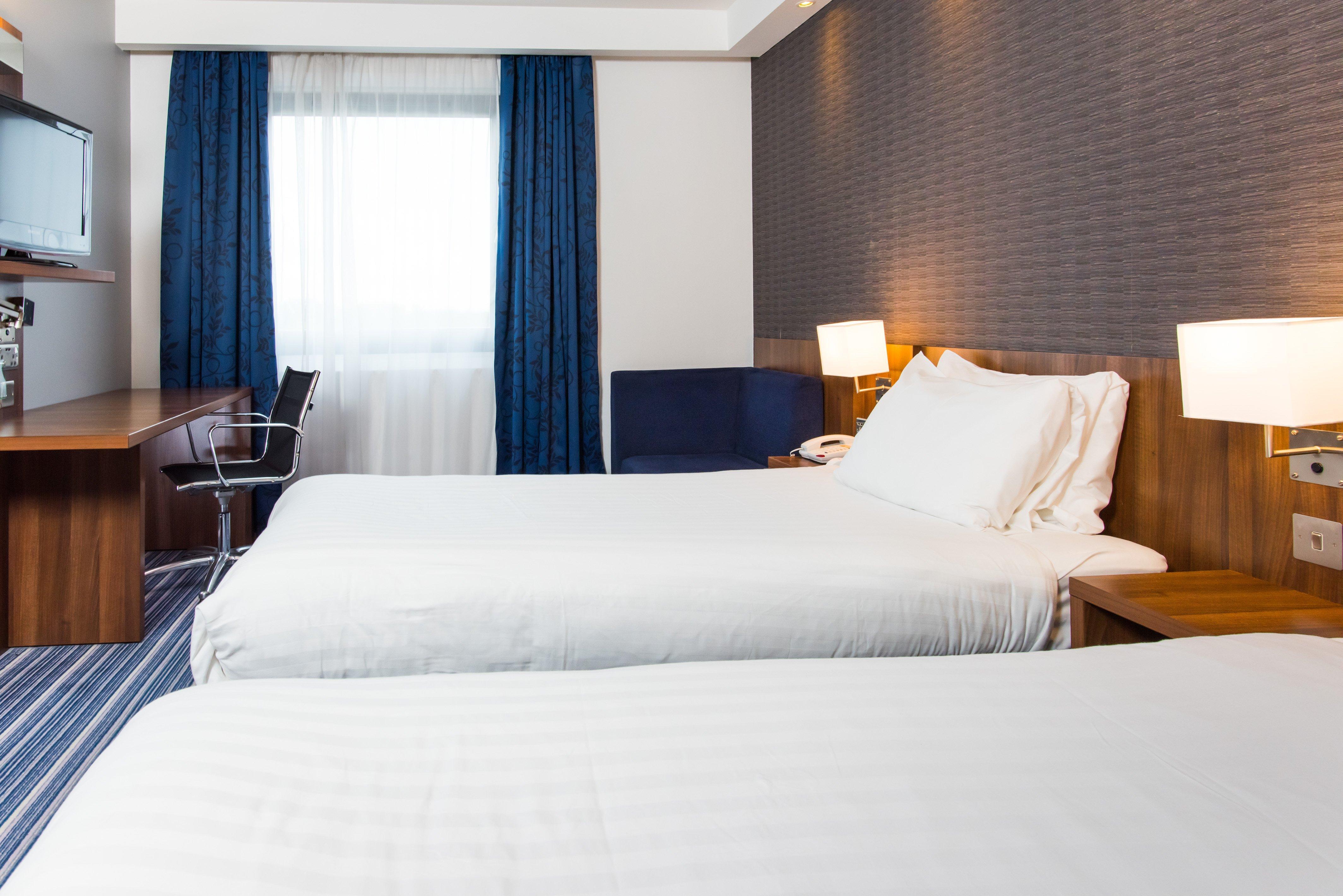 Holiday Inn Express Tamworth By Ihg Exterior photo