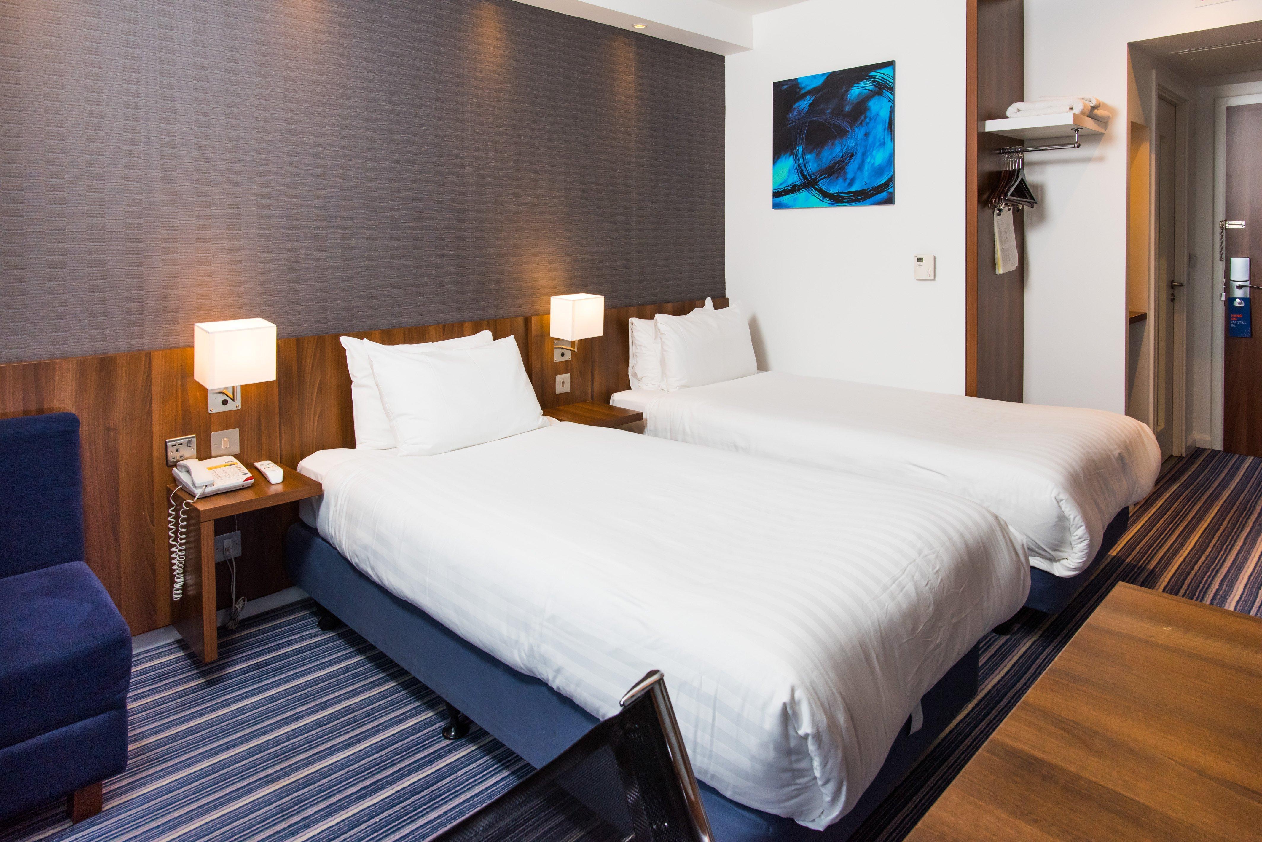 Holiday Inn Express Tamworth By Ihg Exterior photo