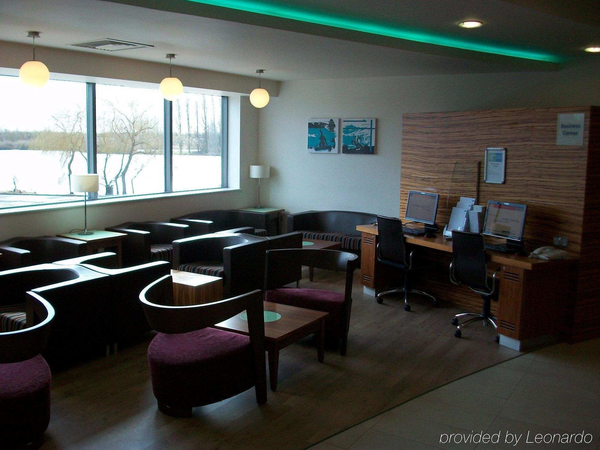 Holiday Inn Express Tamworth By Ihg Exterior photo