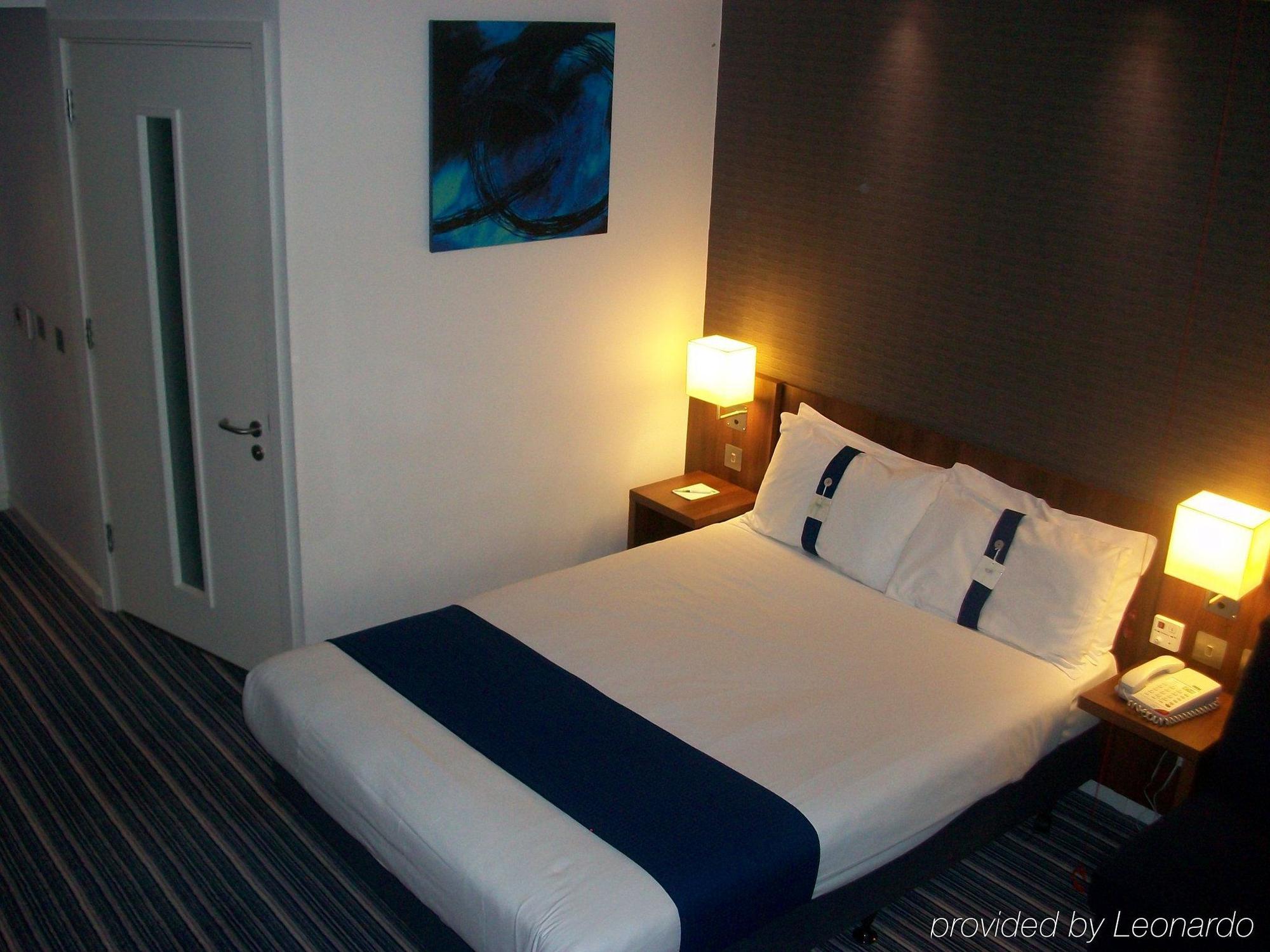 Holiday Inn Express Tamworth By Ihg Room photo