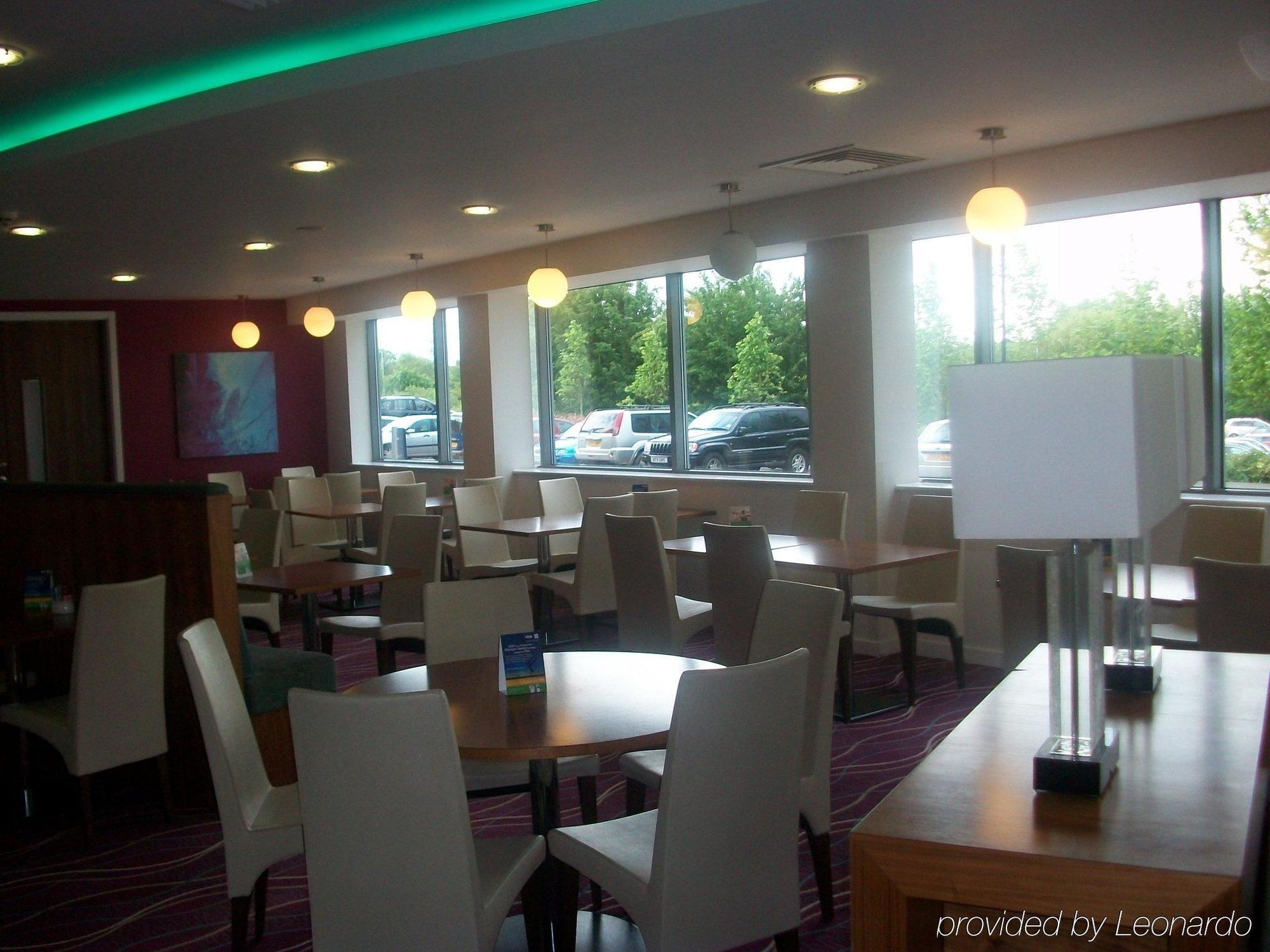 Holiday Inn Express Tamworth By Ihg Exterior photo