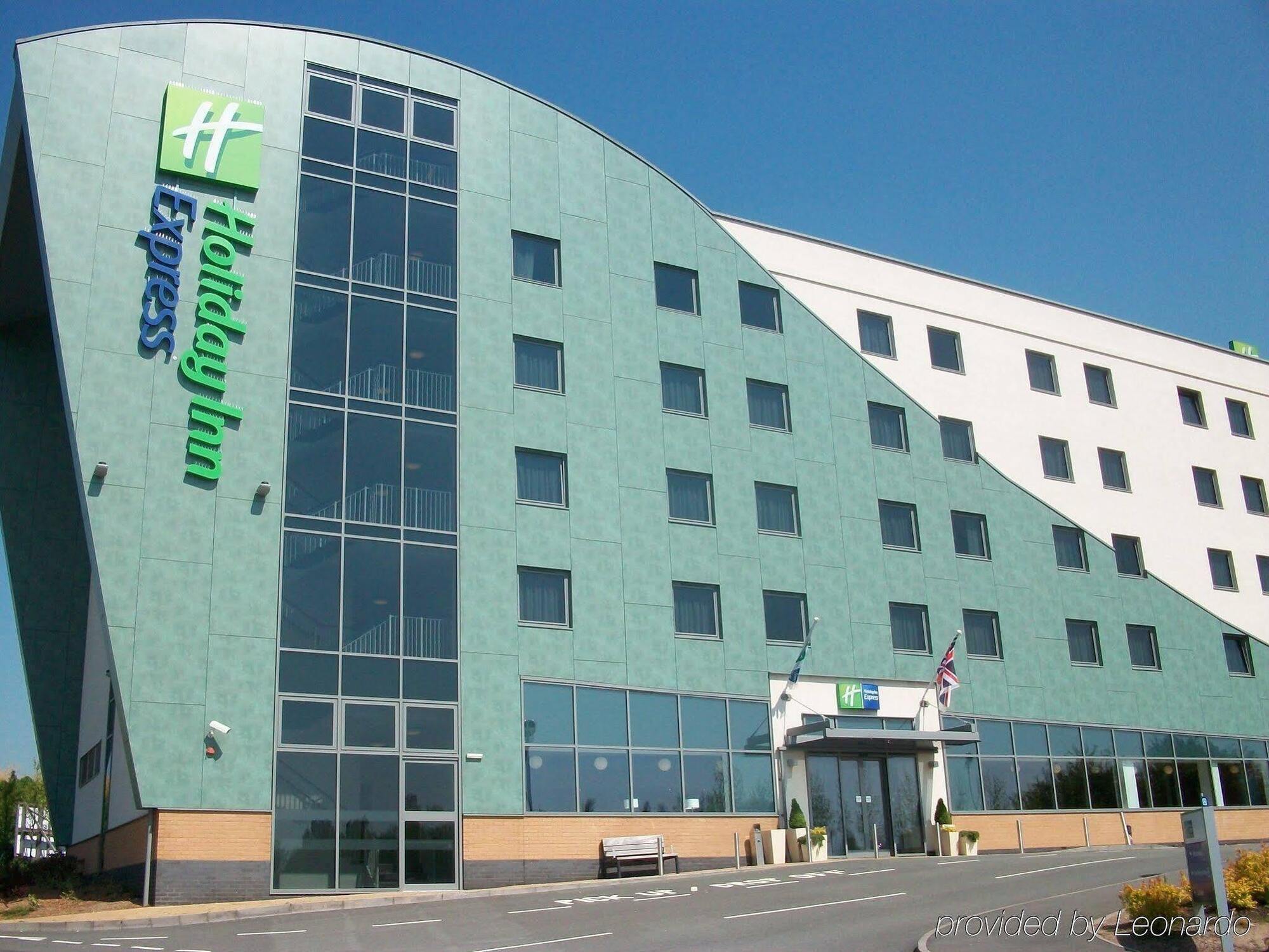 Holiday Inn Express Tamworth By Ihg Exterior photo